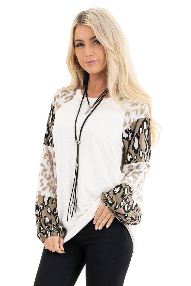 White T-Shirt With Leopard Print Bubble Sleeves